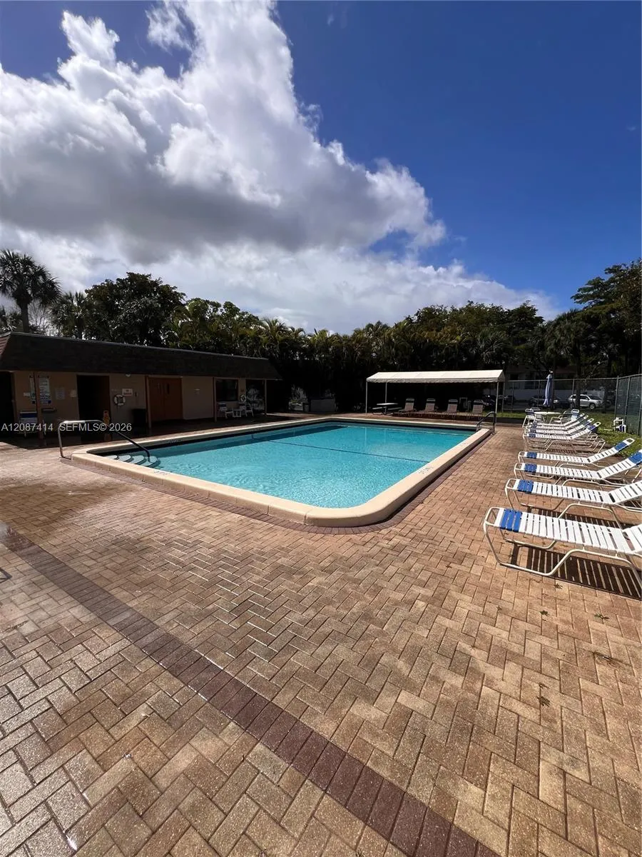 4930 E Sabal Palm Blvd #206 Tamarac, FL 33319