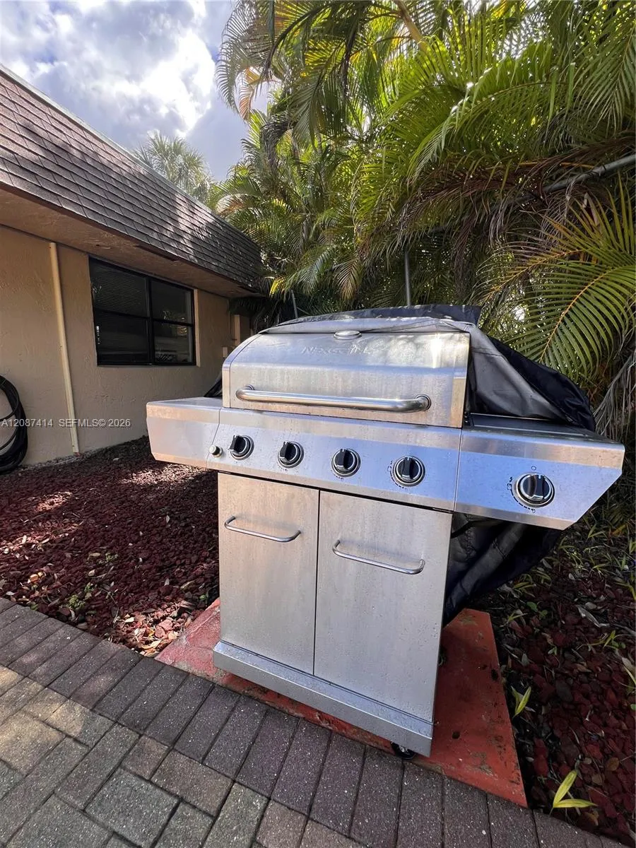 4930 E Sabal Palm Blvd #206 Tamarac, FL 33319