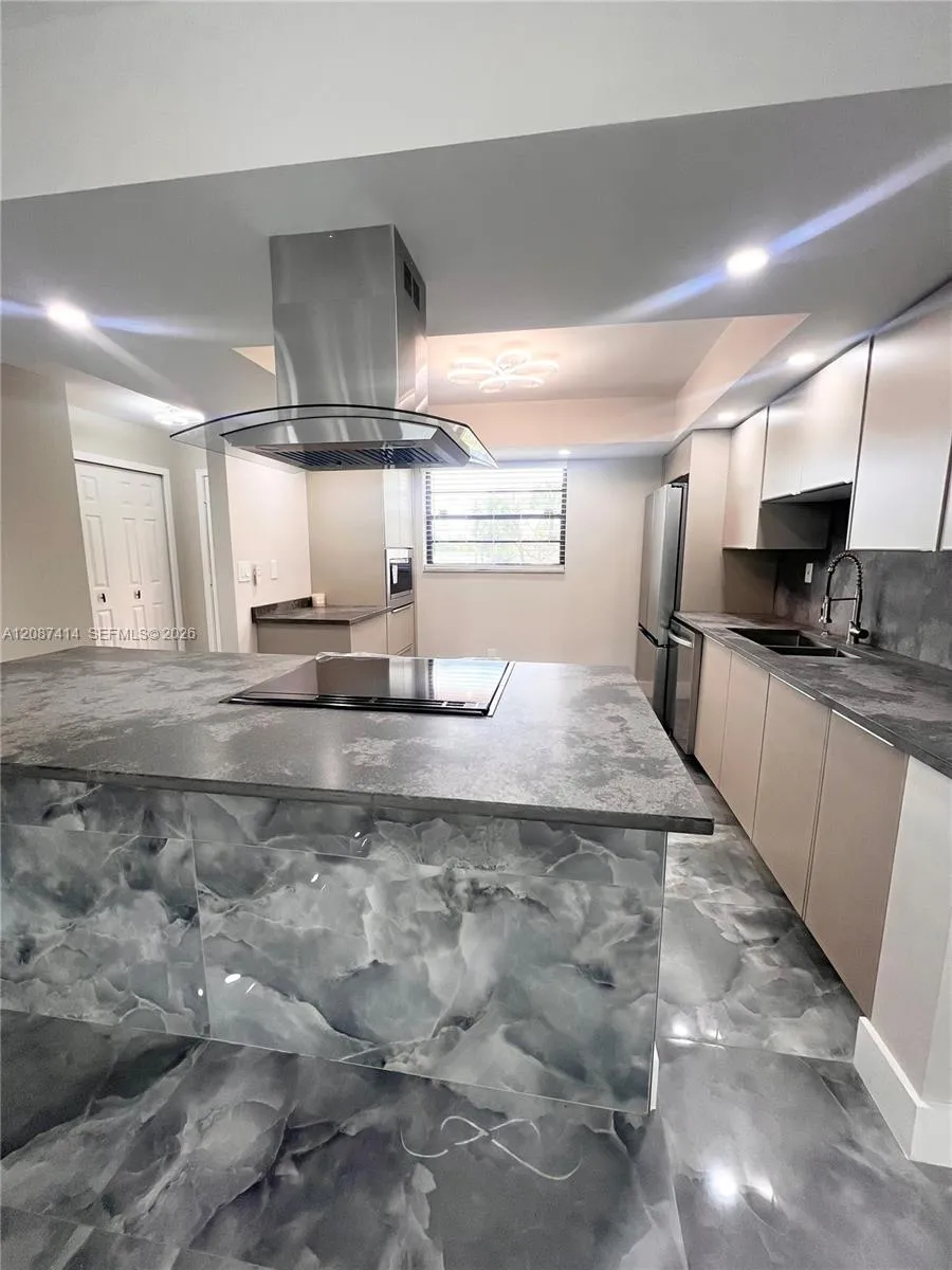 4930 E Sabal Palm Blvd #206 Tamarac, FL 33319