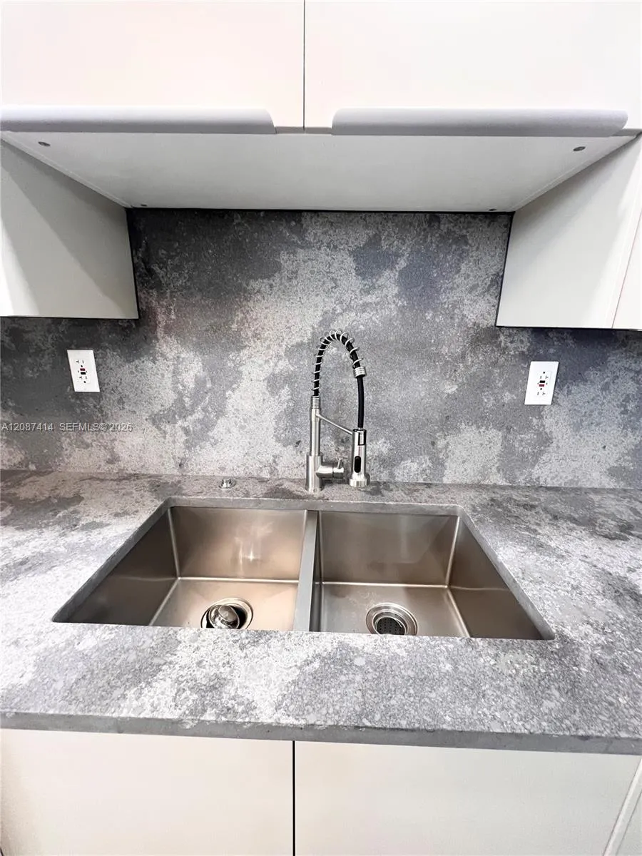 4930 E Sabal Palm Blvd #206 Tamarac, FL 33319