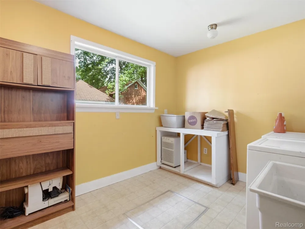 51056 Atwood Street New Baltimore City, MI 48047
