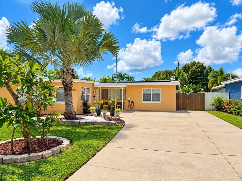 3334 70TH WAY St Petersburg, FL 33710