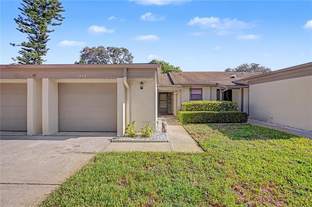 1302 GOLFVIEW DRIVE Tarpon Springs, FL 34689