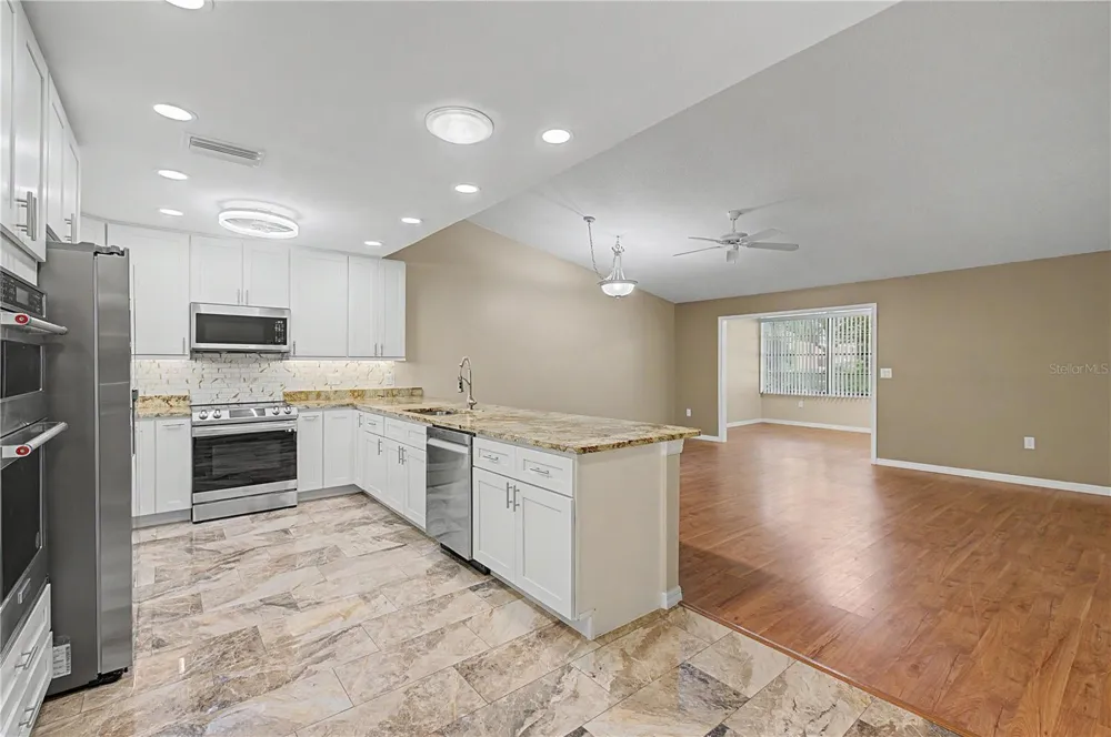 1302 GOLFVIEW DRIVE Tarpon Springs, FL 34689