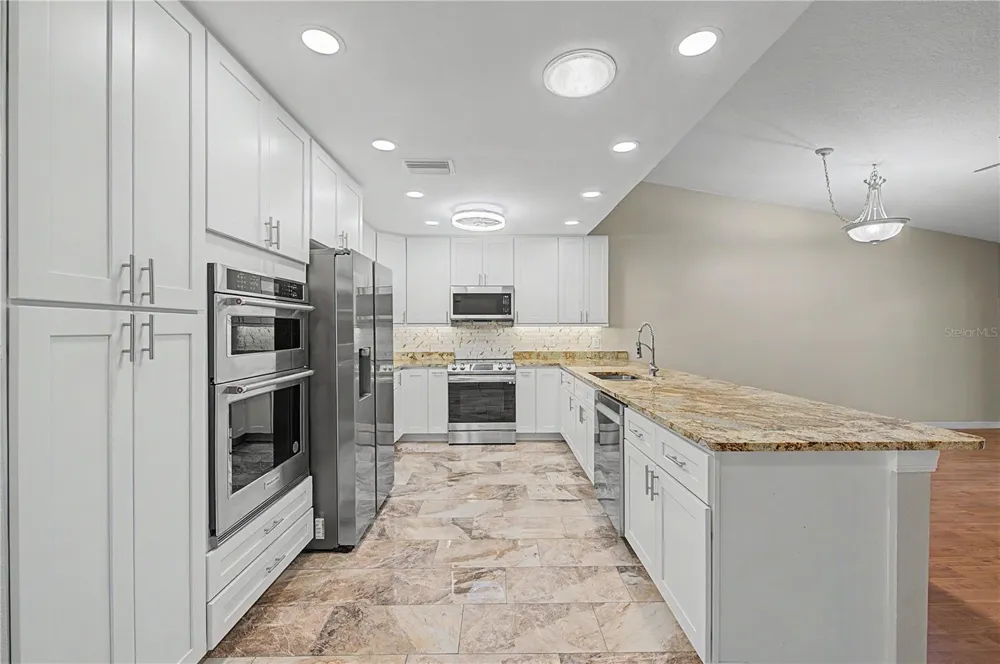 1302 GOLFVIEW DRIVE Tarpon Springs, FL 34689