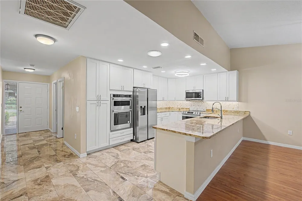 1302 GOLFVIEW DRIVE Tarpon Springs, FL 34689