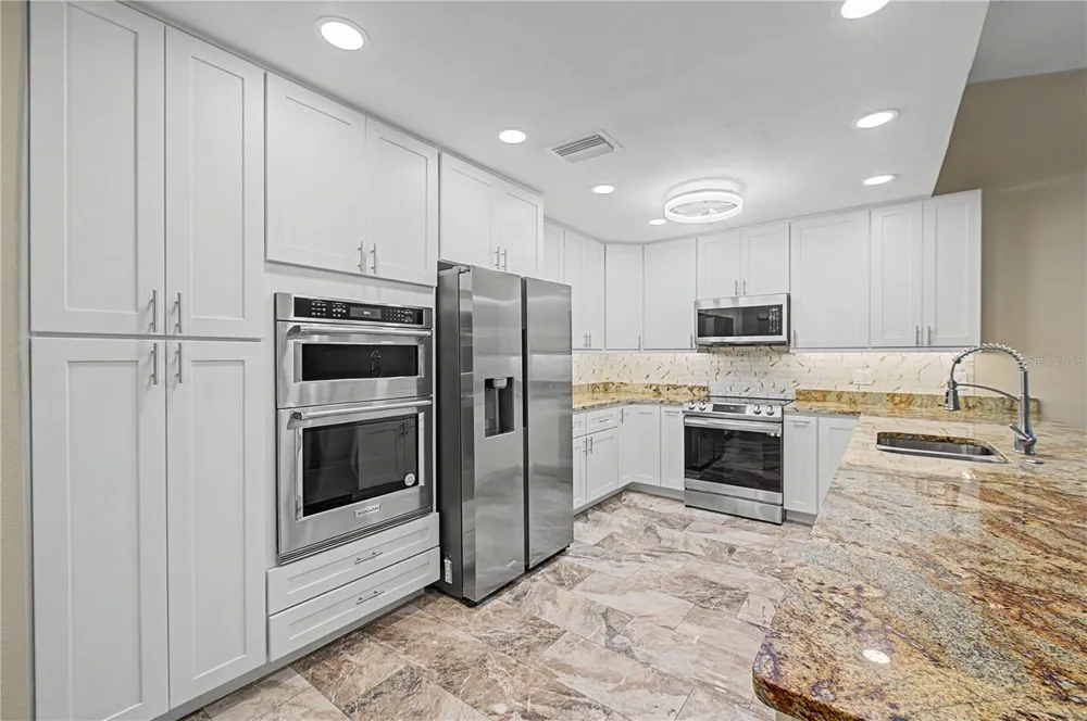 1302 GOLFVIEW DRIVE Tarpon Springs, FL 34689