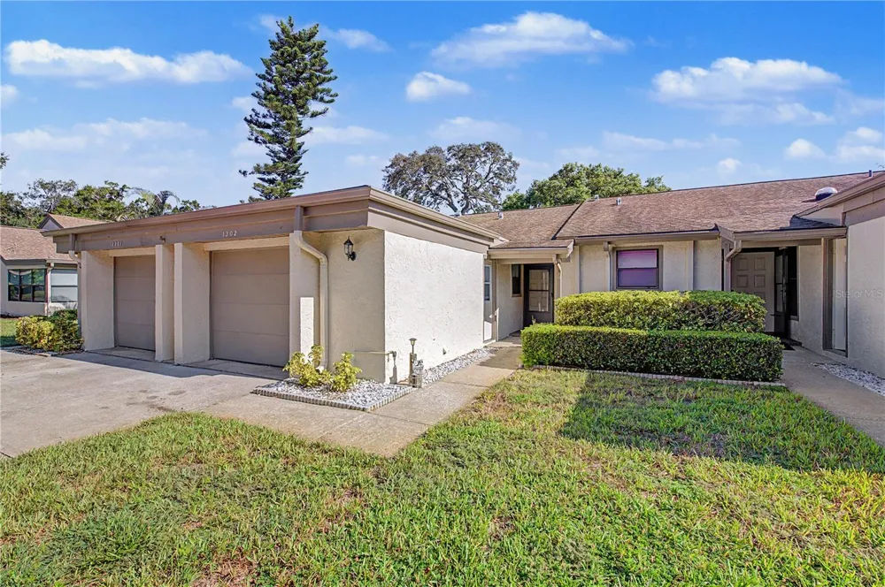 1302 GOLFVIEW DRIVE Tarpon Springs, FL 34689