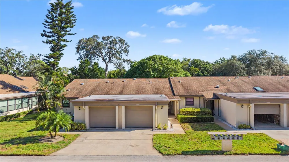 1302 GOLFVIEW DRIVE Tarpon Springs, FL 34689