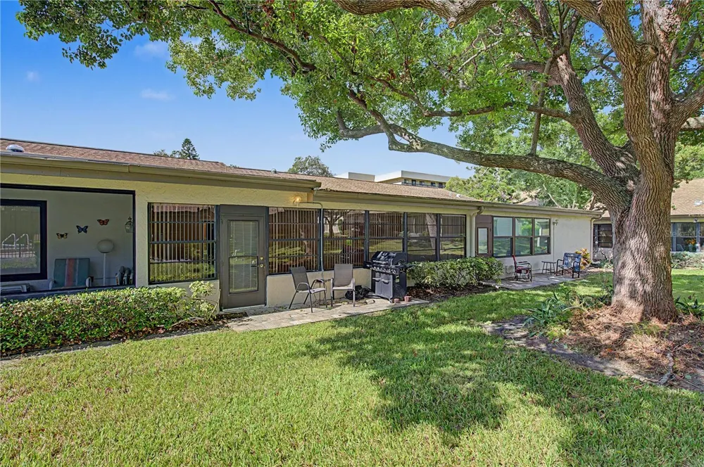 1302 GOLFVIEW DRIVE Tarpon Springs, FL 34689