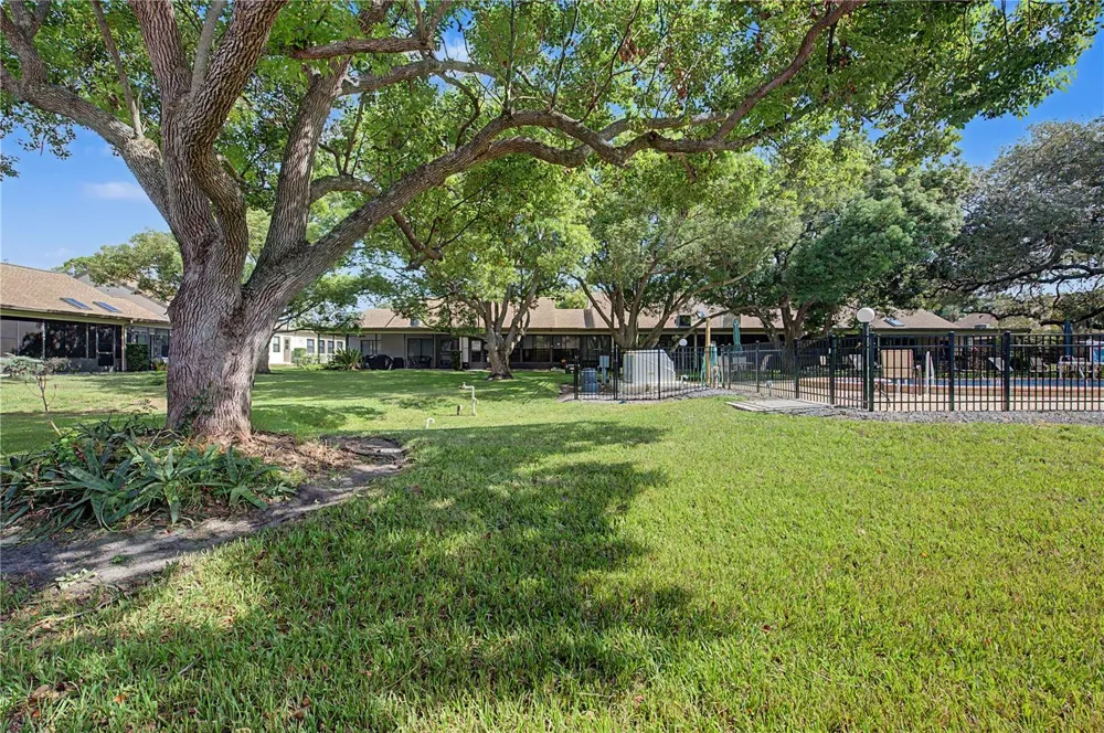 1302 GOLFVIEW DRIVE Tarpon Springs, FL 34689