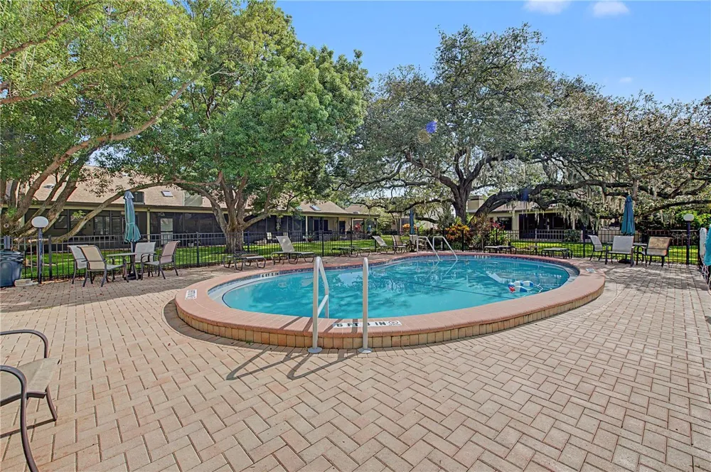 1302 GOLFVIEW DRIVE Tarpon Springs, FL 34689