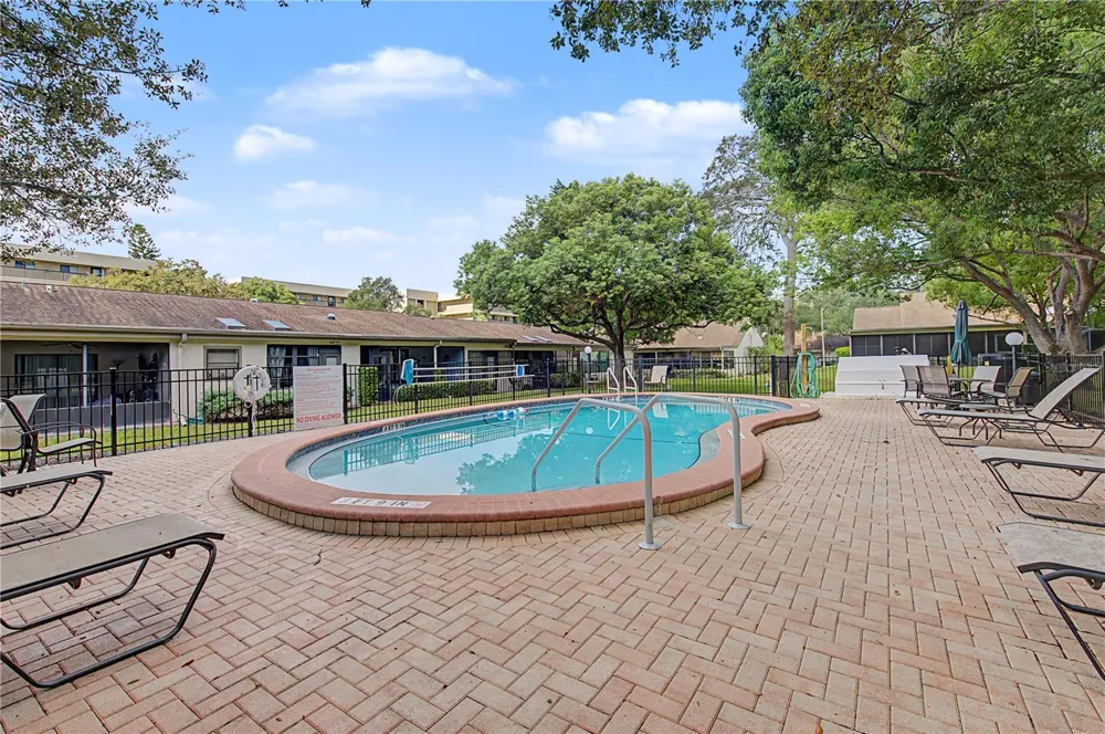 1302 GOLFVIEW DRIVE Tarpon Springs, FL 34689