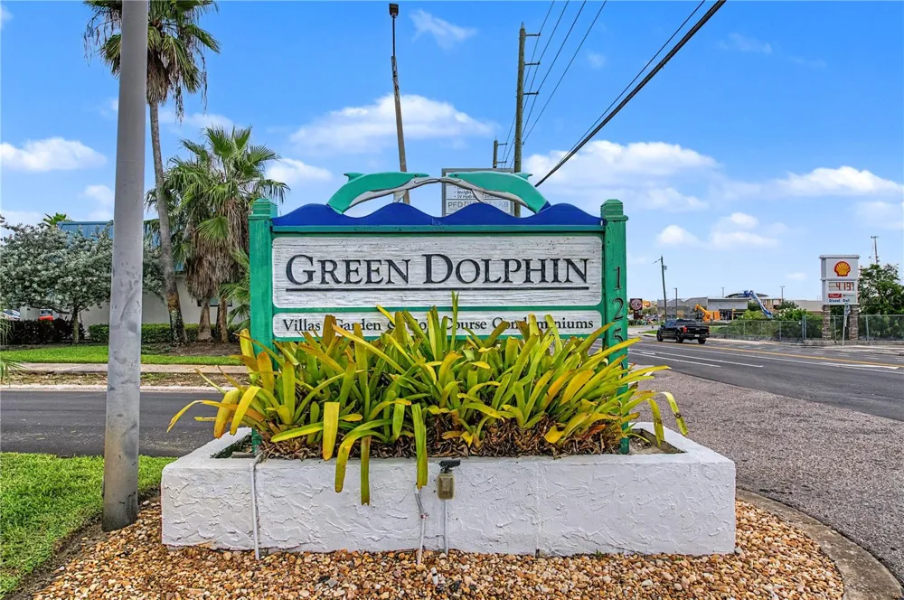 1302 GOLFVIEW DRIVE Tarpon Springs, FL 34689