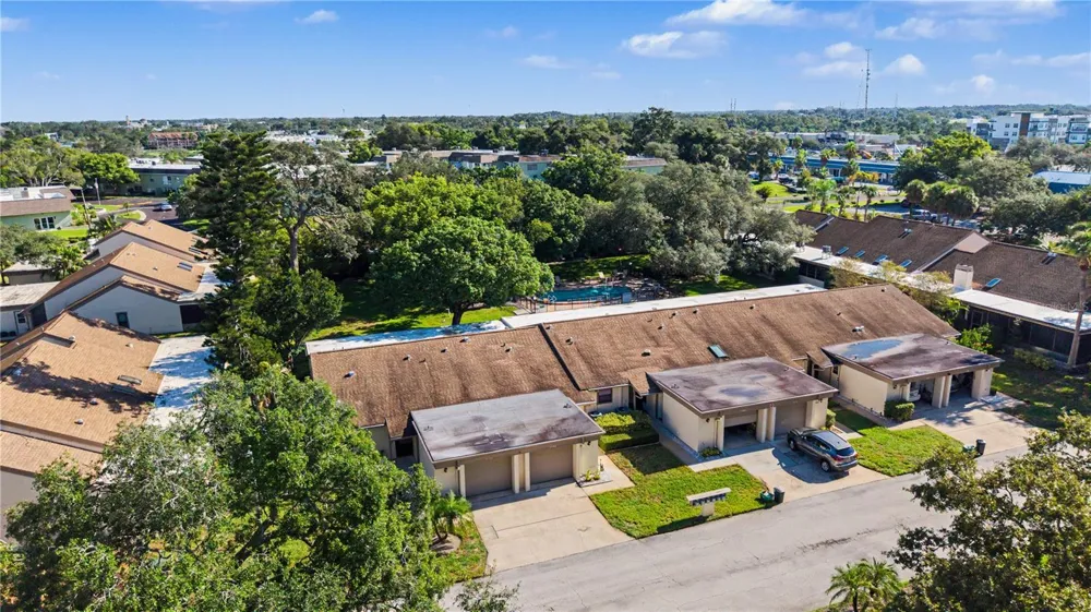 1302 GOLFVIEW DRIVE Tarpon Springs, FL 34689