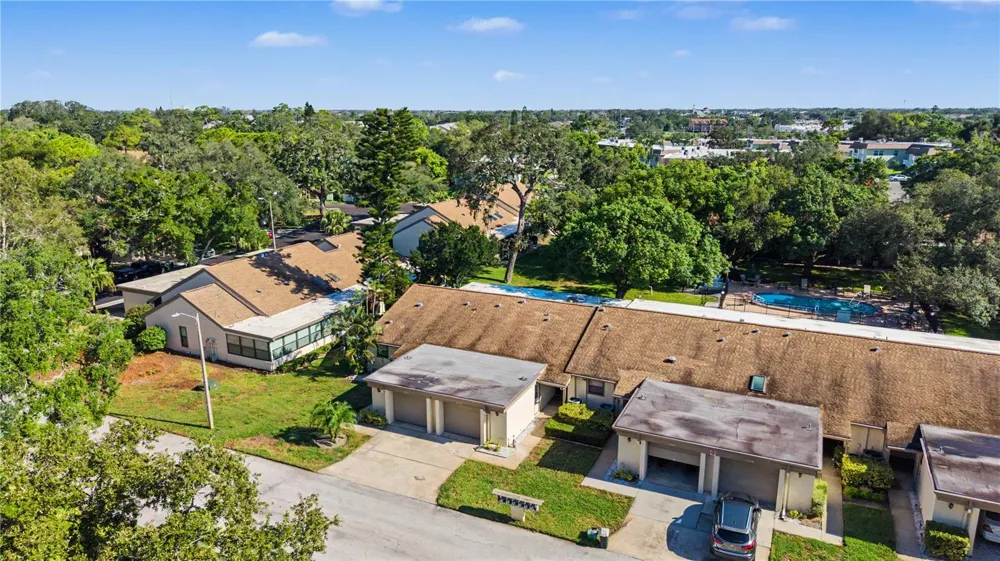 1302 GOLFVIEW DRIVE Tarpon Springs, FL 34689