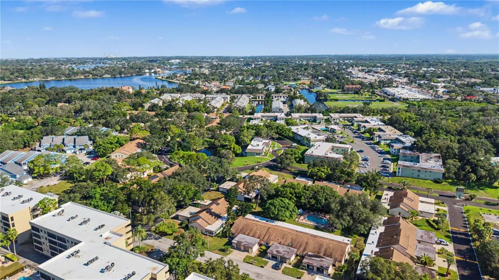1302 GOLFVIEW DRIVE Tarpon Springs, FL 34689