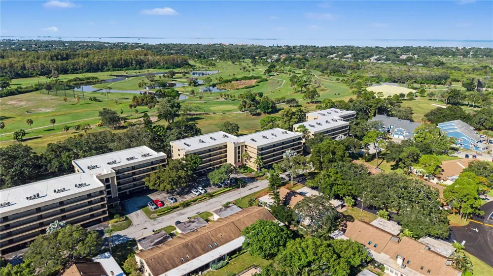 1302 GOLFVIEW DRIVE Tarpon Springs, FL 34689