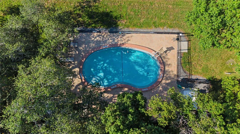 1302 GOLFVIEW DRIVE Tarpon Springs, FL 34689