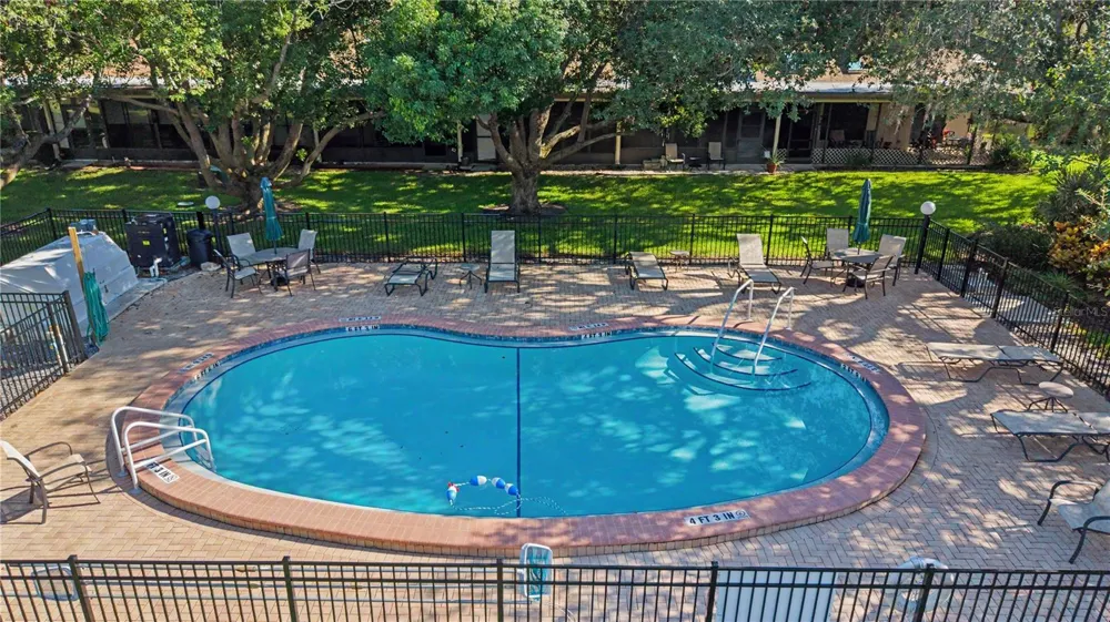 1302 GOLFVIEW DRIVE Tarpon Springs, FL 34689