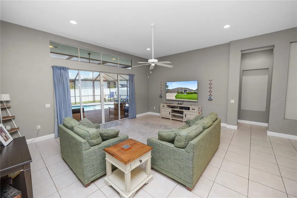 6776 HAMPSHIRE BOULEVARD Lakeland, FL 33813