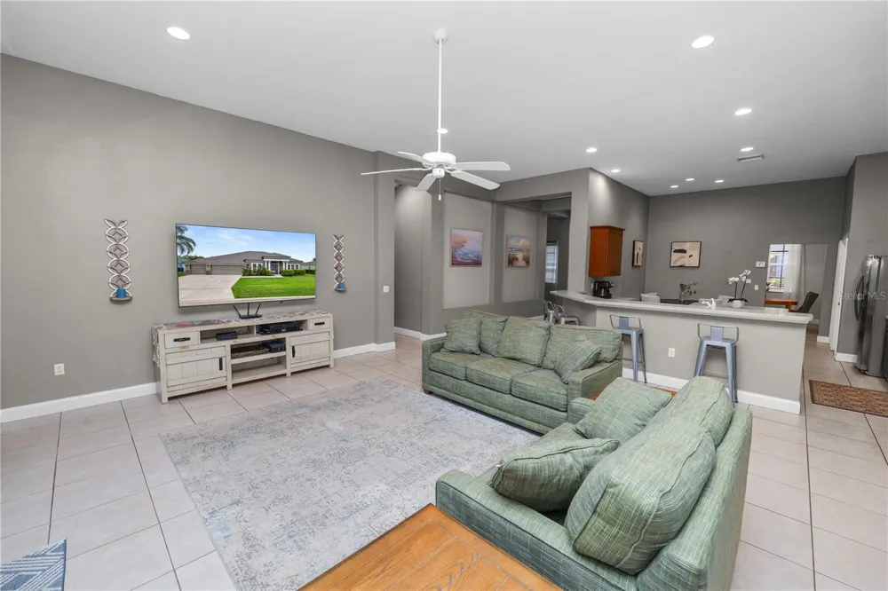 6776 HAMPSHIRE BOULEVARD Lakeland, FL 33813