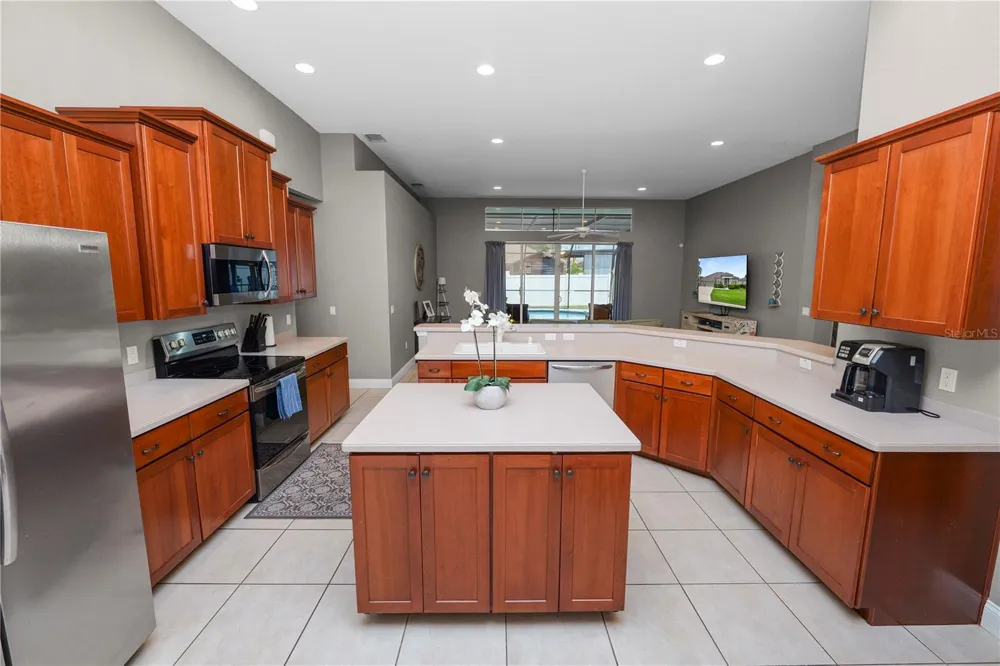 6776 HAMPSHIRE BOULEVARD Lakeland, FL 33813