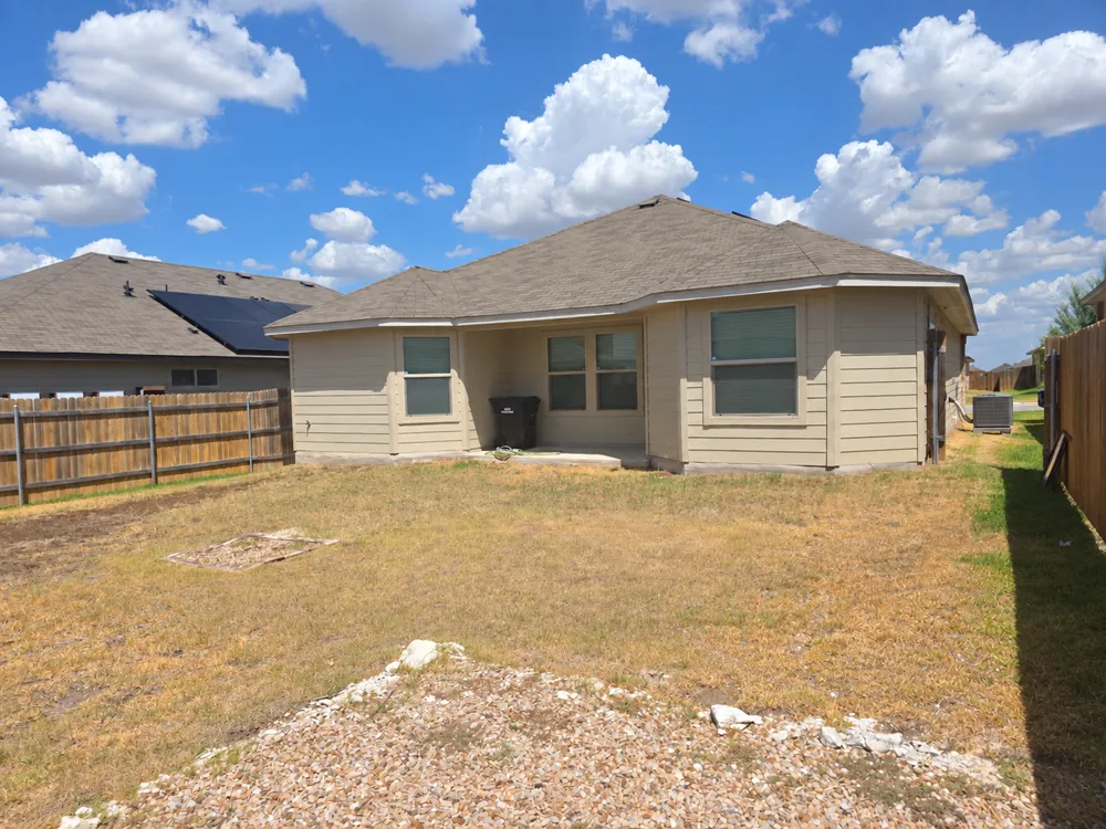 109 Akston Court Jarrell, TX 76537