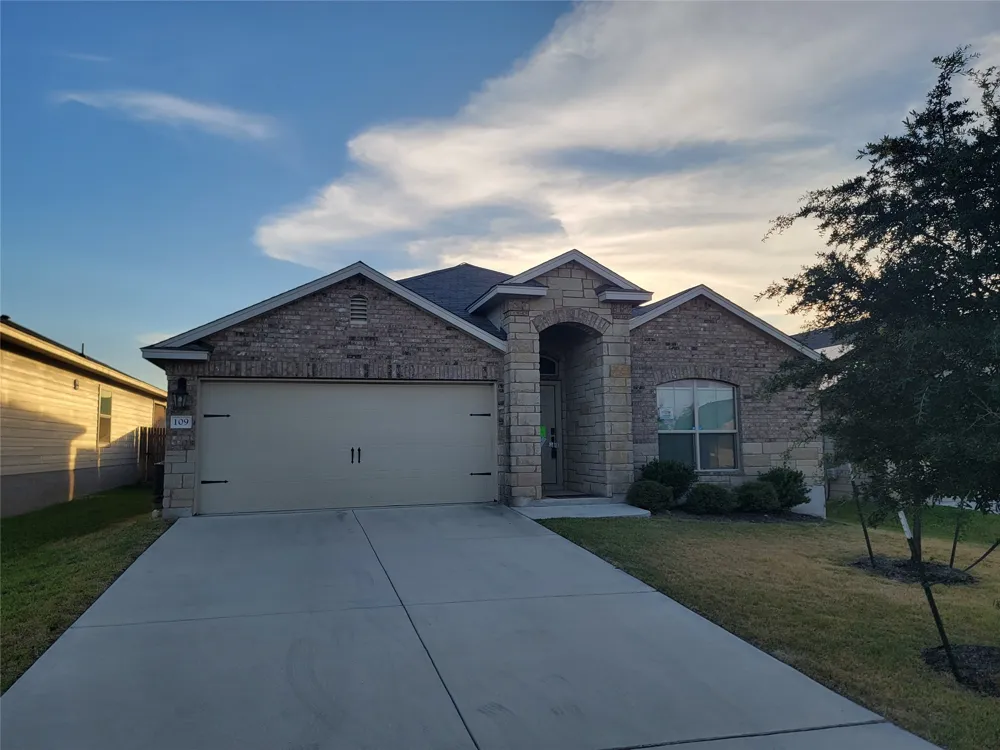 109 Akston Court Jarrell, TX 76537