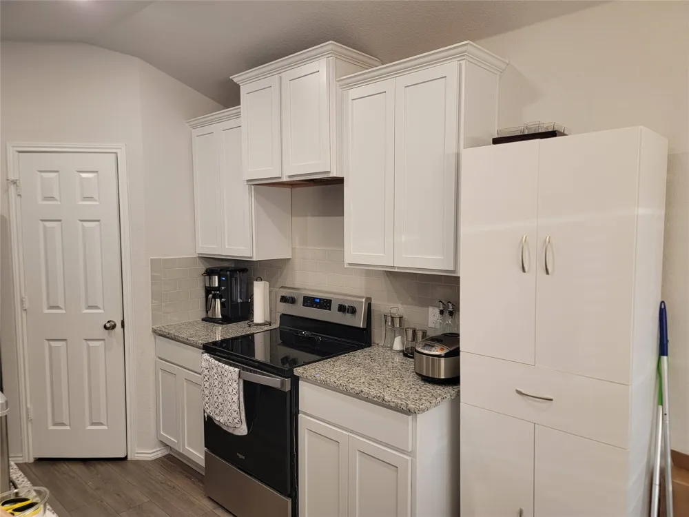 109 Akston Court Jarrell, TX 76537