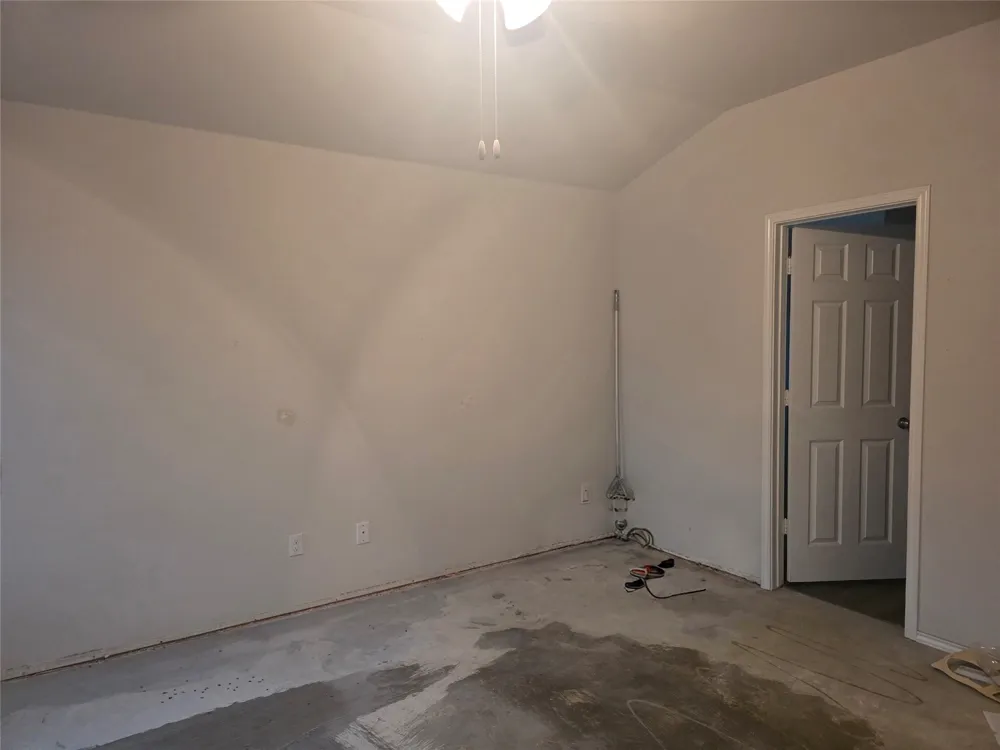 109 Akston Court Jarrell, TX 76537