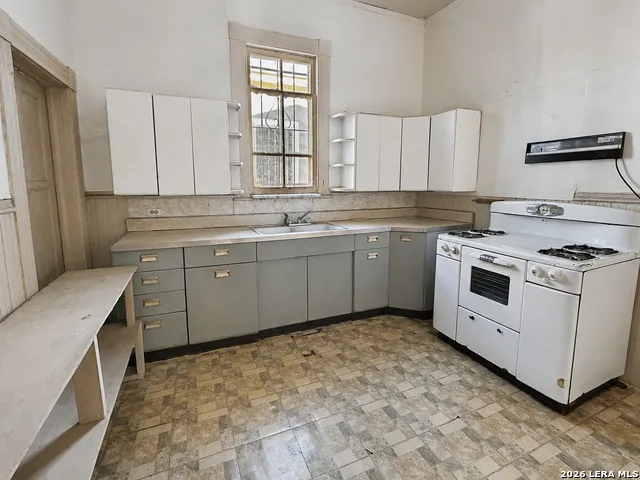 2419 W HOUSTON ST San Antonio, TX 78207