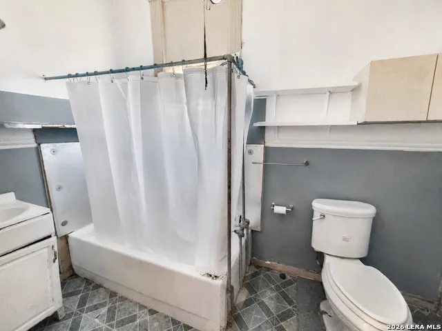 2419 W HOUSTON ST San Antonio, TX 78207