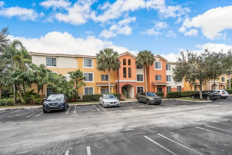 6768 Heritage Grande #7103 Boynton Beach, FL 33437