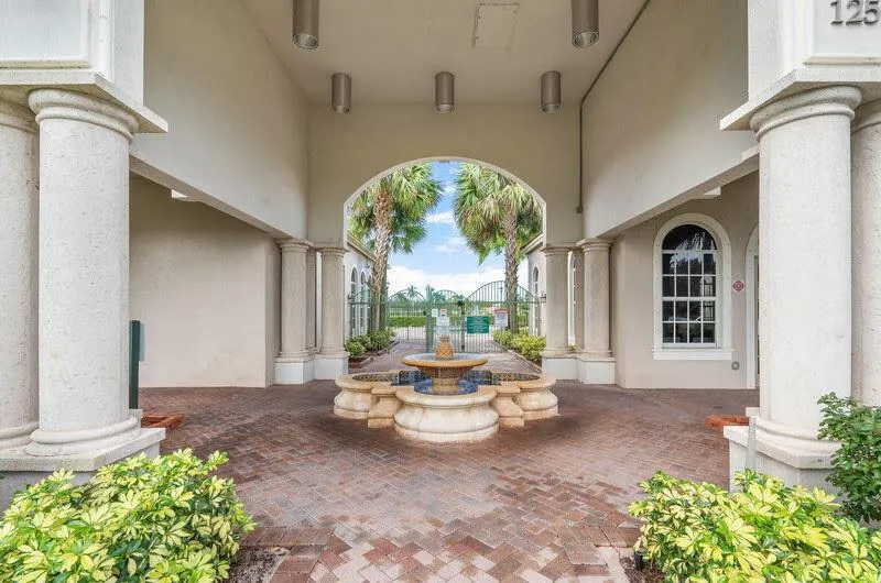 6768 Heritage Grande #7103 Boynton Beach, FL 33437