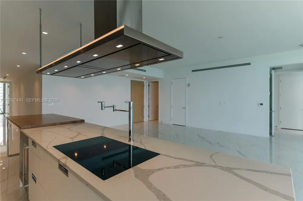 15701 Collins Ave #702 Sunny Isles Beach, FL 33160