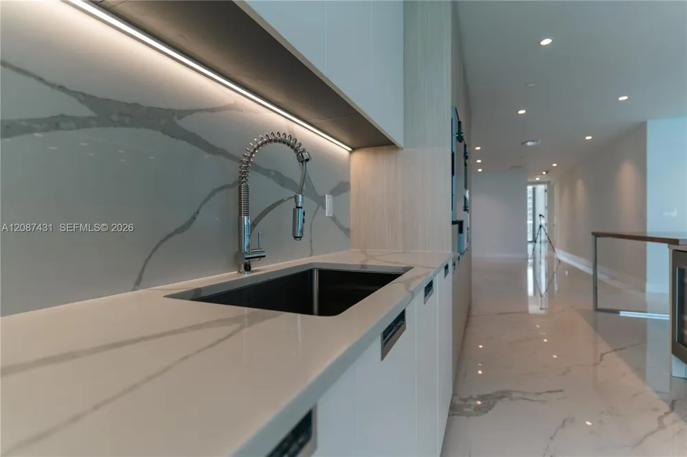 15701 Collins Ave #702 Sunny Isles Beach, FL 33160