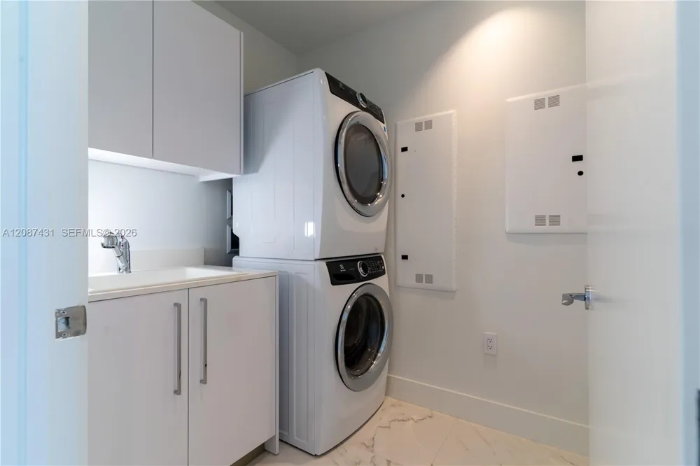 15701 Collins Ave #702 Sunny Isles Beach, FL 33160