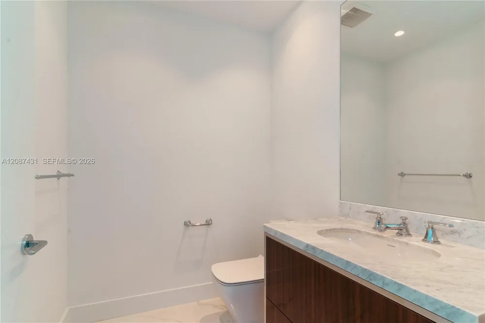 15701 Collins Ave #702 Sunny Isles Beach, FL 33160