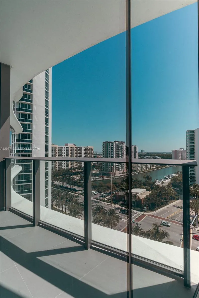15701 Collins Ave #702 Sunny Isles Beach, FL 33160