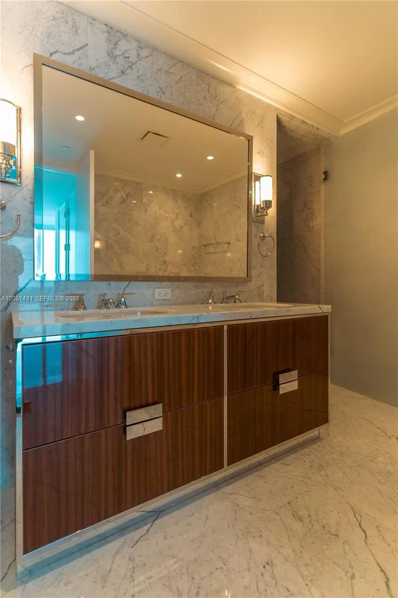 15701 Collins Ave #702 Sunny Isles Beach, FL 33160
