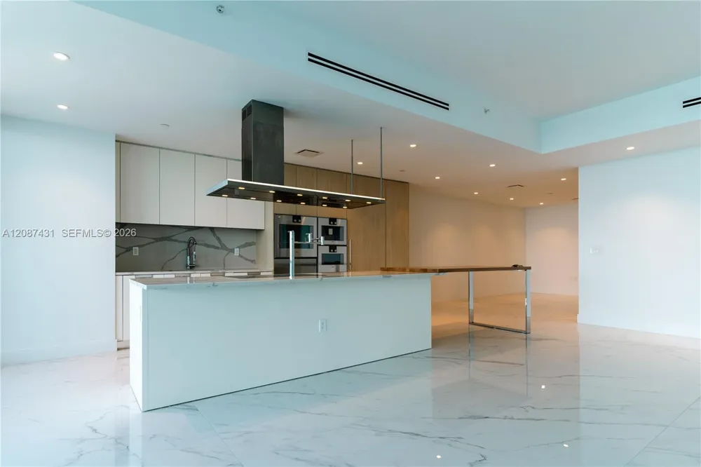 15701 Collins Ave #702 Sunny Isles Beach, FL 33160