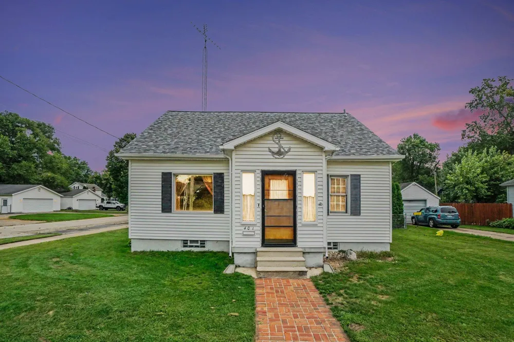 401 S Center Street Hartford, MI 49057