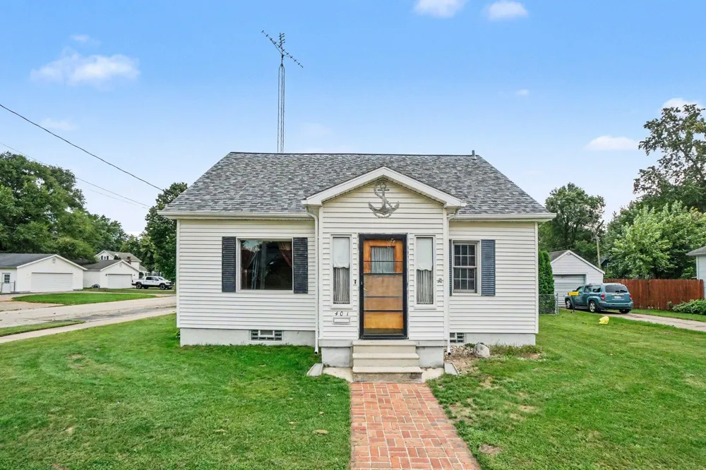 401 S Center Street Hartford, MI 49057
