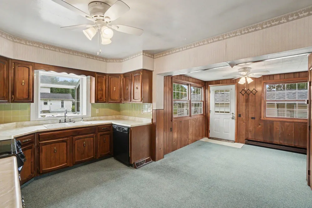 401 S Center Street Hartford, MI 49057