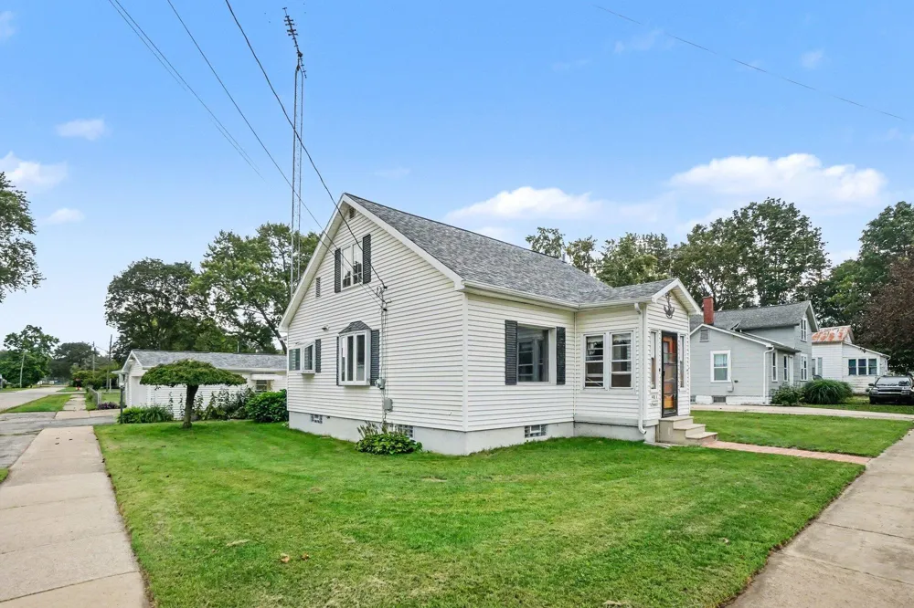 401 S Center Street Hartford, MI 49057