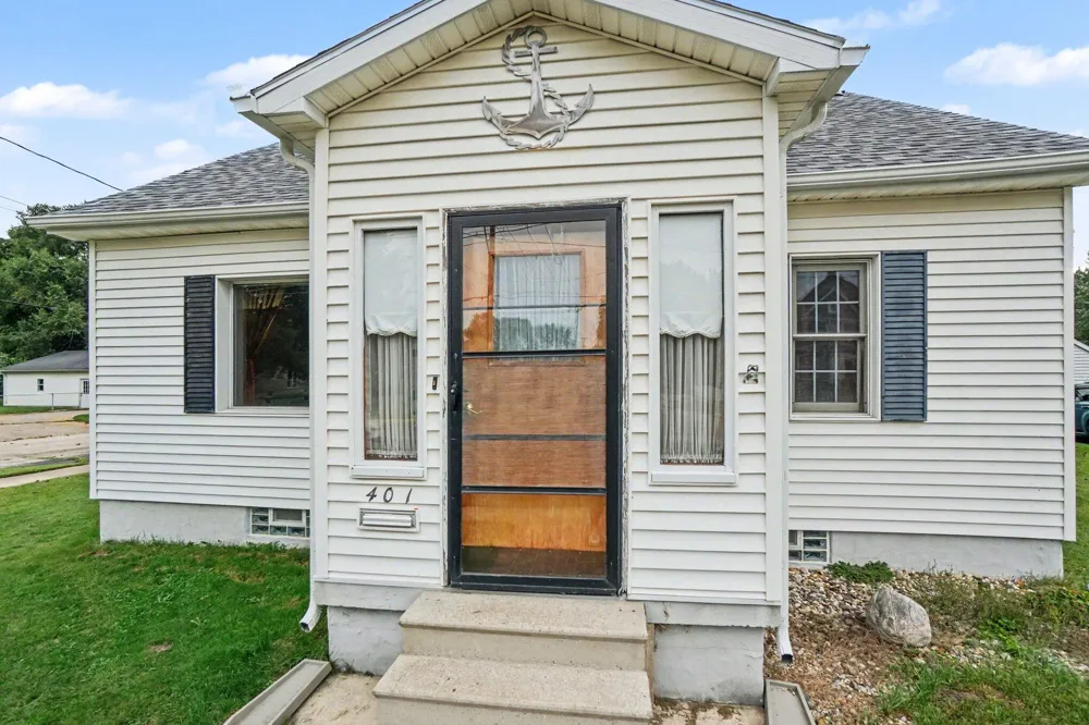 401 S Center Street Hartford, MI 49057