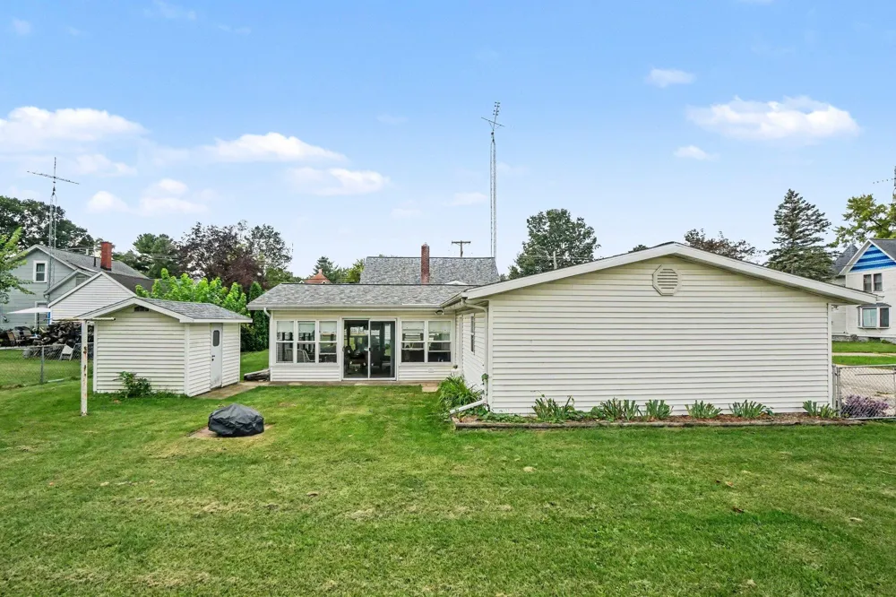 401 S Center Street Hartford, MI 49057
