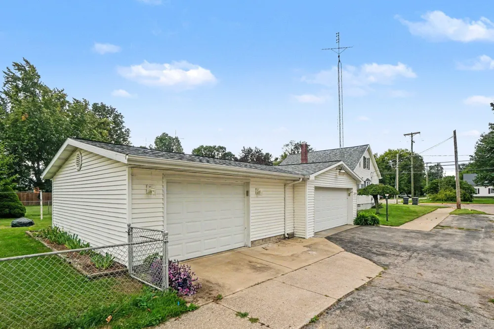 401 S Center Street Hartford, MI 49057