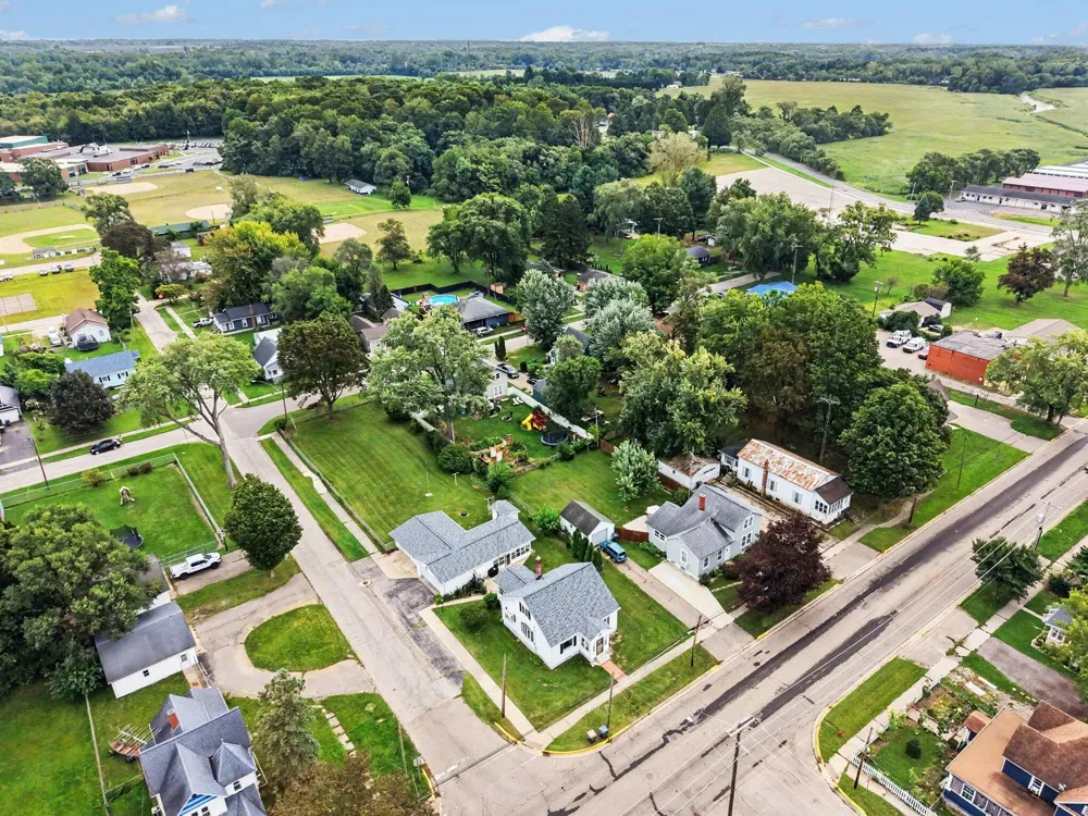 401 S Center Street Hartford, MI 49057